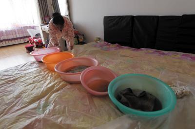 衢州楼上漏水，住户失联，小区没物管，业主维权难！律师来支招……